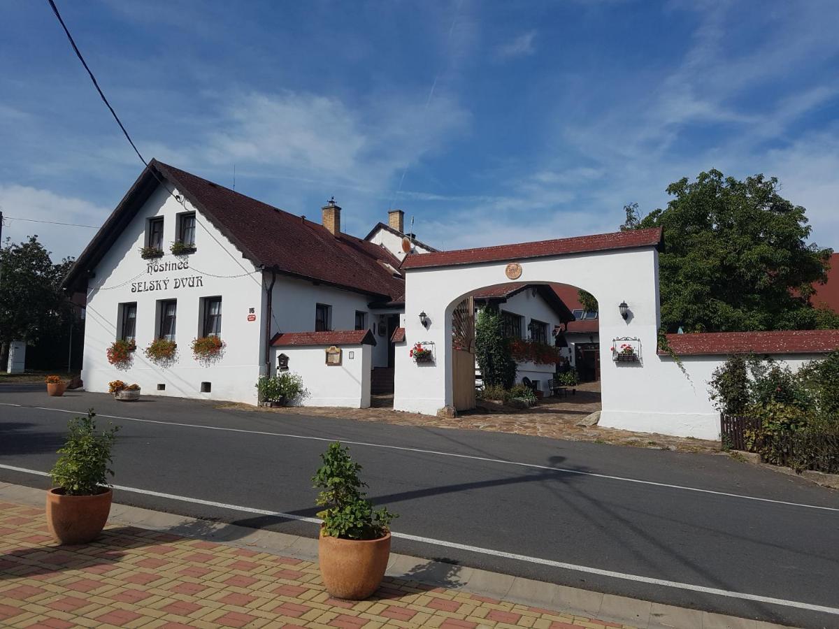 Hostinec Selsky Dvur Zbiroh Kültér fotó